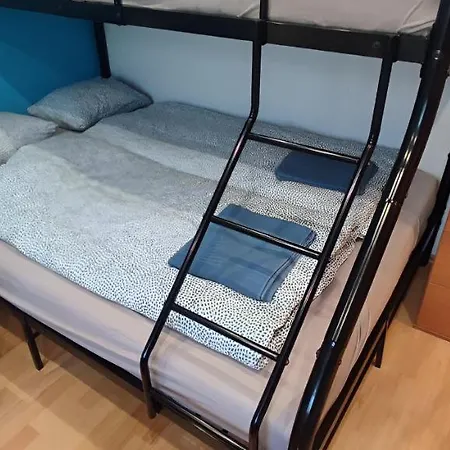 Daire Blue In Center, Location *