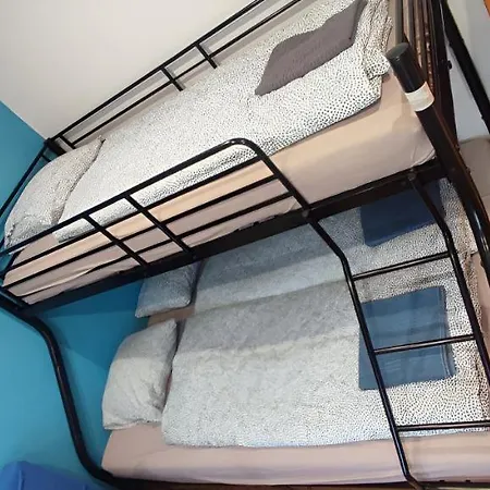 Blue In Center, Location דירה