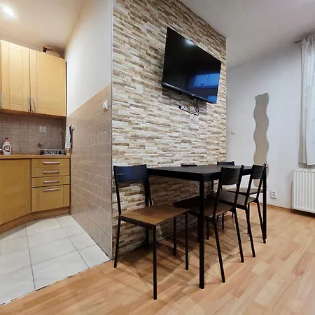 Blue In Center, Location Lägenhet *