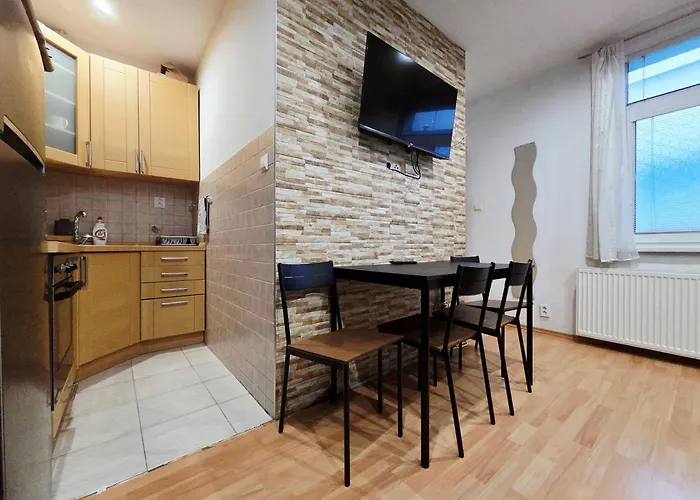 Blue In Center, Location شقة *